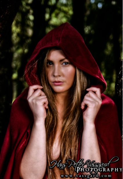 Female model photo shoot of Linnea Maria