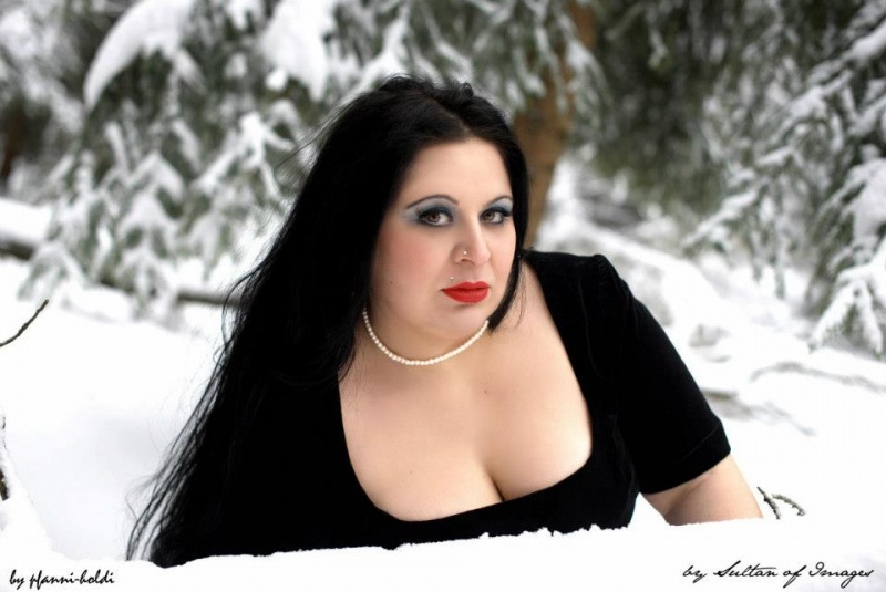 Female model photo shoot of Plus Size Model Emely in Germany