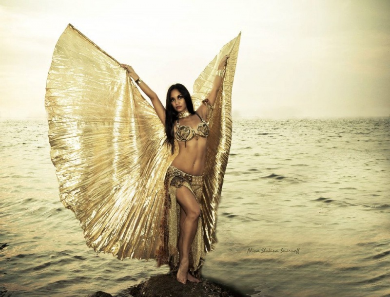 Female model photo shoot of Alina Shakina-Smirnoff 
