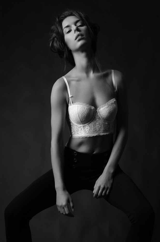 Female model photo shoot of Carolina Maria