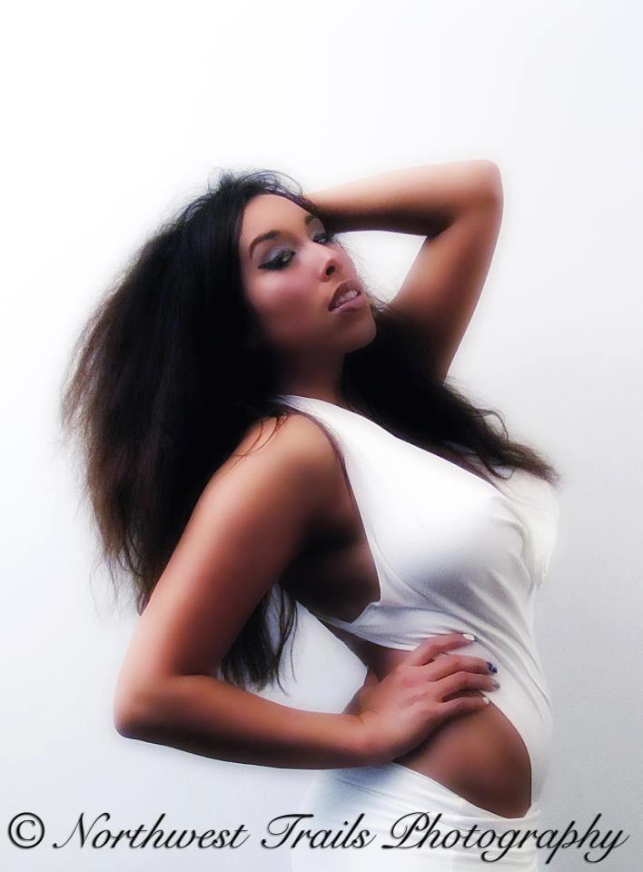 Female model photo shoot of Dani Nicoleee 