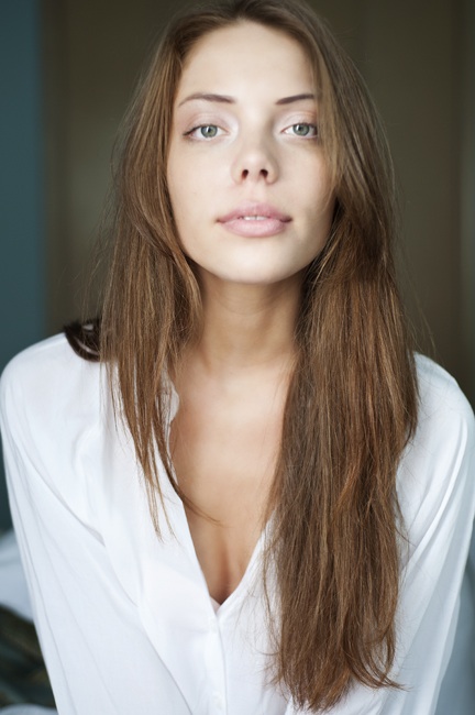 Female model photo shoot of Rae Button