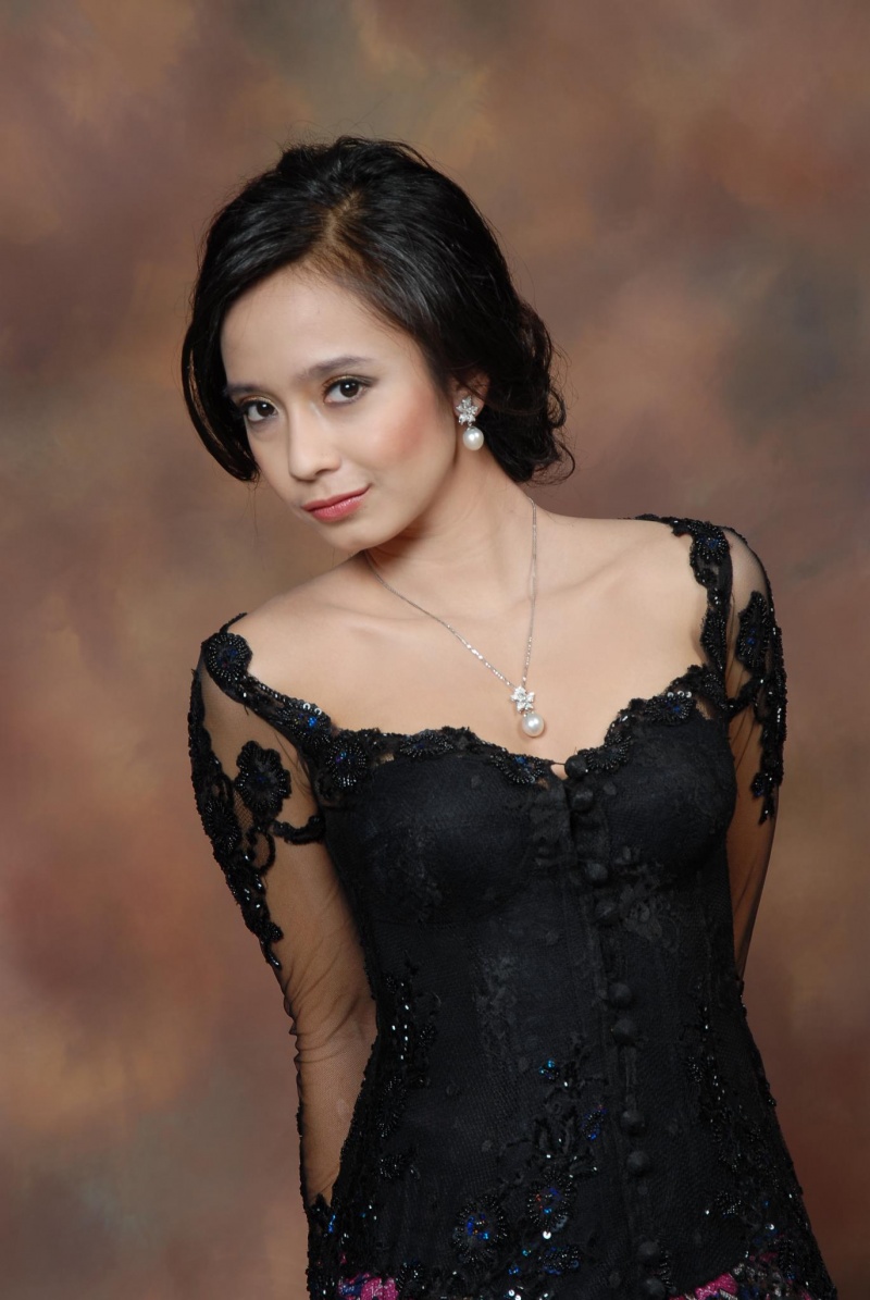 Female model photo shoot of Anggi Ari