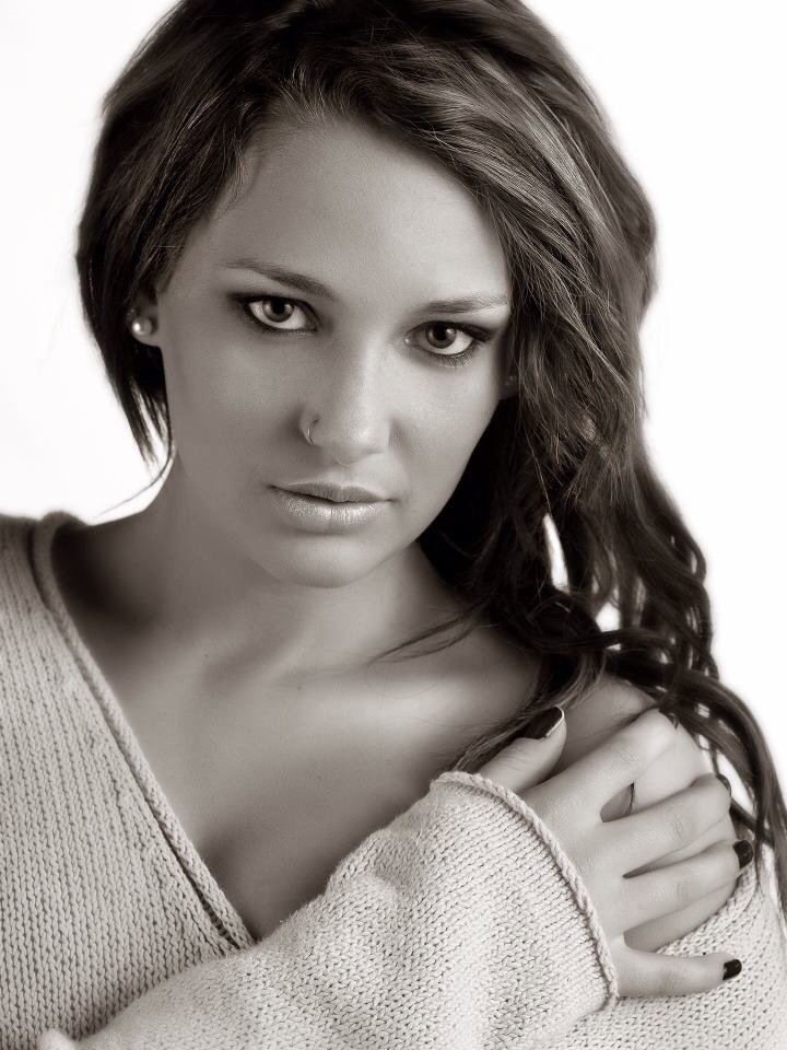 Female model photo shoot of Evette White