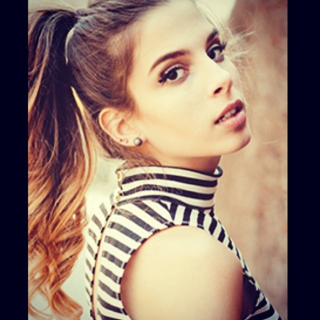 Female model photo shoot of Lauren Da Silva 