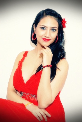 Female model photo shoot of Meera P