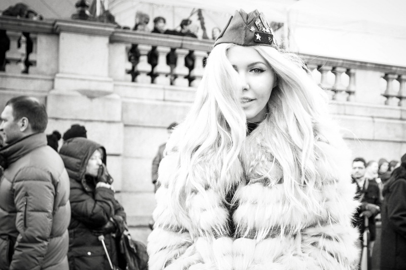 Female model photo shoot of Alina Delaneau in Trafalgar Square