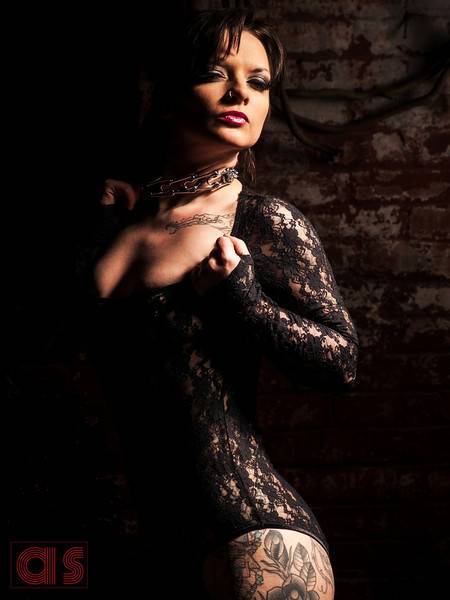 Female model photo shoot of Cassandra CompleXXX