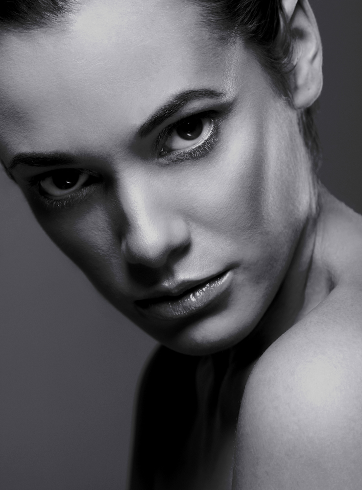 Female model photo shoot of Hedlund Photography