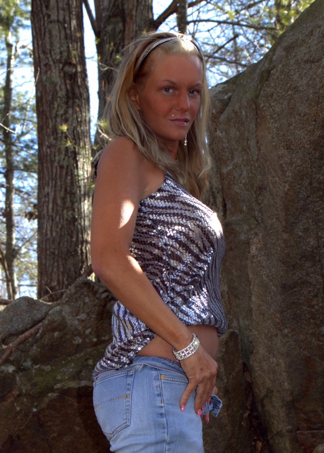 Female model photo shoot of Laceyluxy in Falomouth Maine