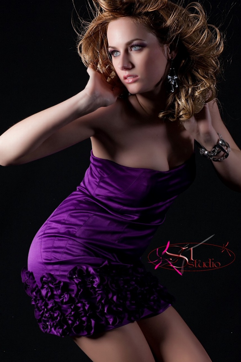 Female model photo shoot of Kristina Grindle