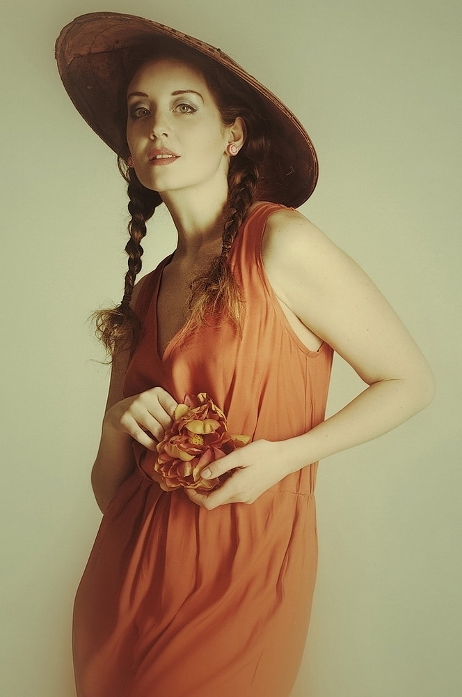 Female model photo shoot of Ella Rose Muse