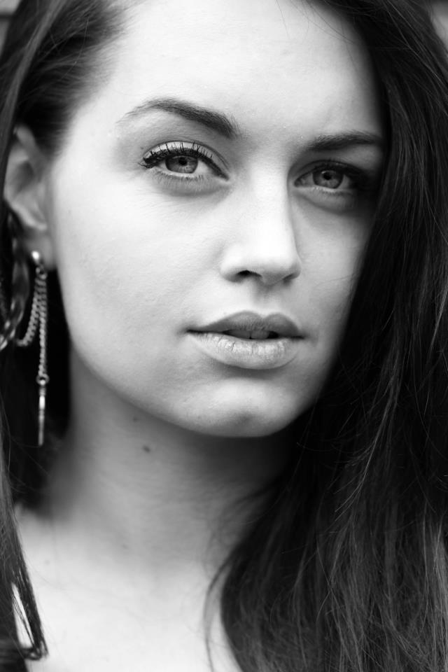 Female model photo shoot of Luciana Morais in upney