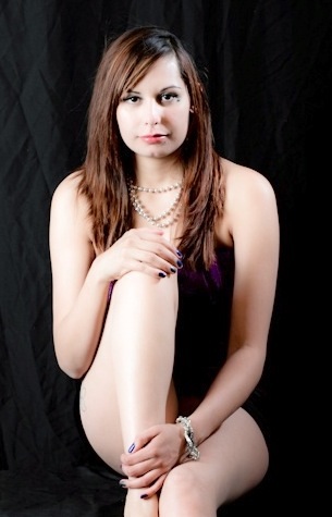 Female model photo shoot of Sierra Dubeau