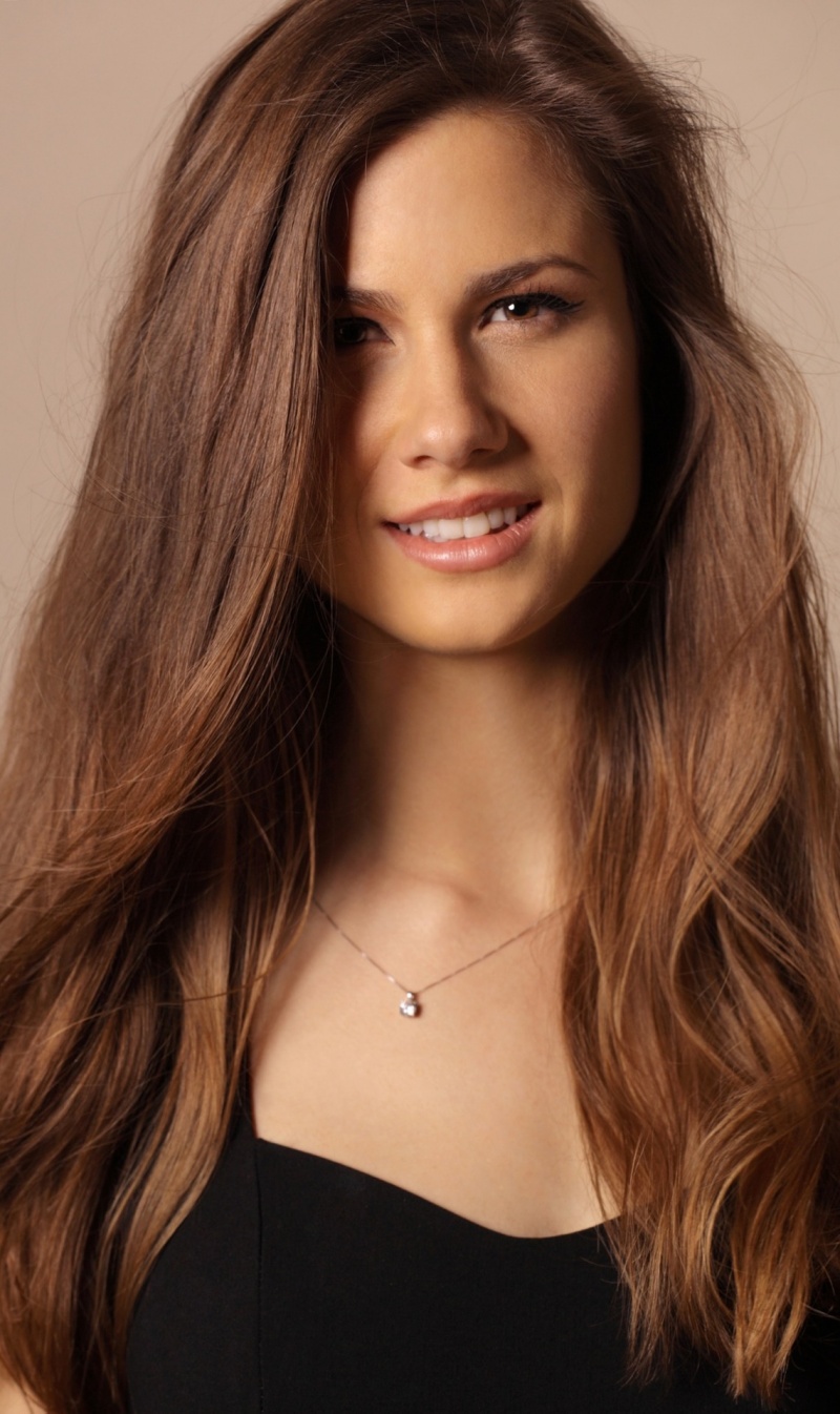Female model photo shoot of Lara Maric