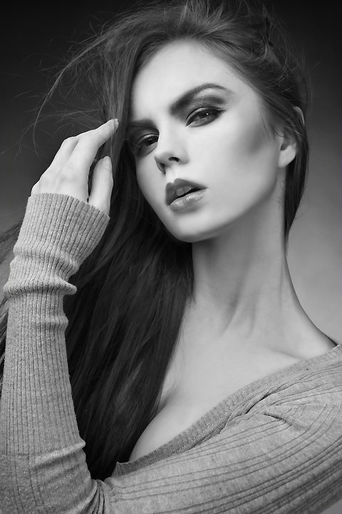 Female model photo shoot of evadan