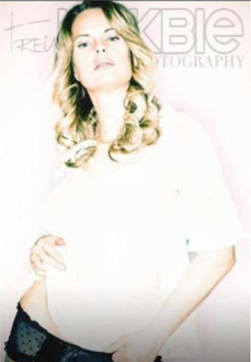 Female model photo shoot of Stephanie Avril Gregory