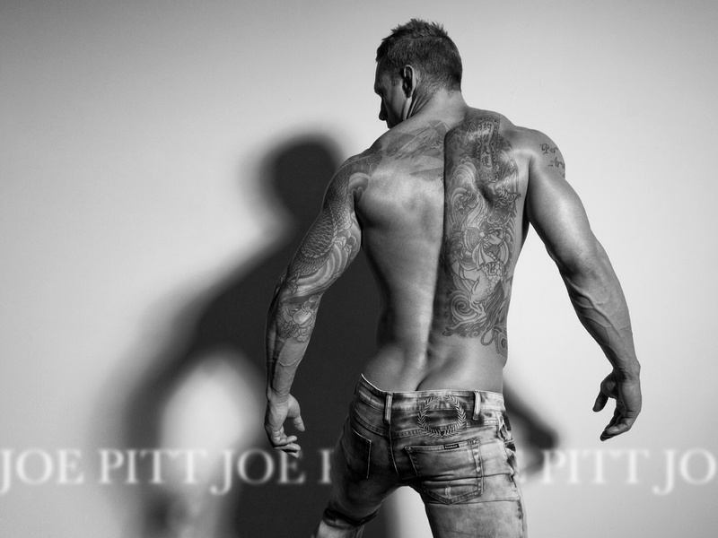 Male model photo shoot of Joe Pitt