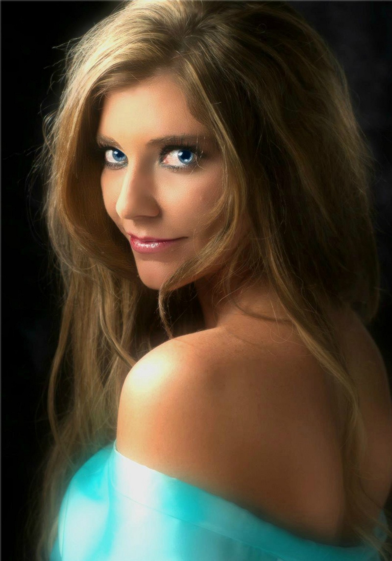 Female model photo shoot of Rebecca Lee Olejniczak