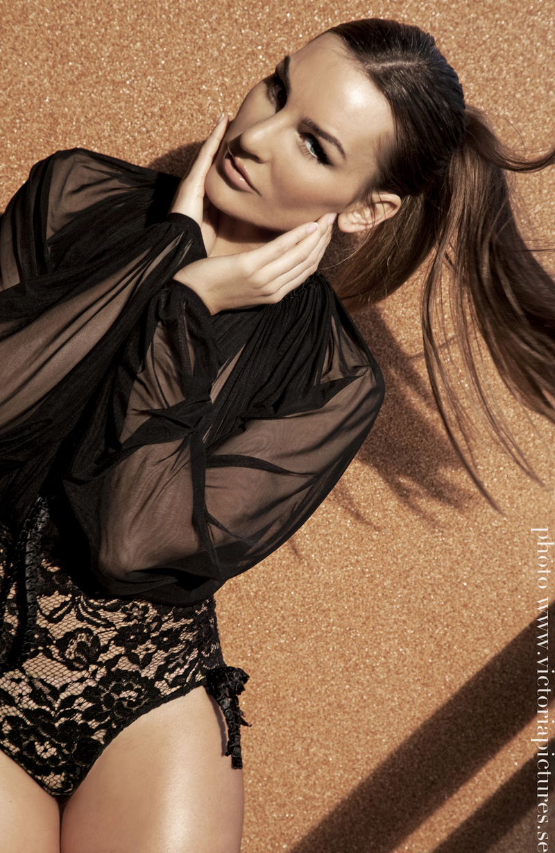Female model photo shoot of Lina Lo