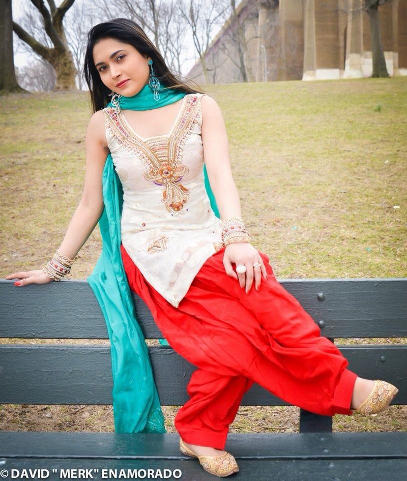Female model photo shoot of Jatinder kaur