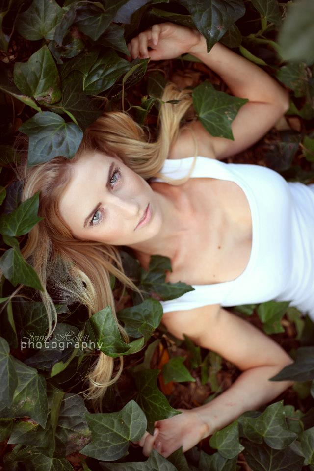 Female model photo shoot of Jenna Hollett