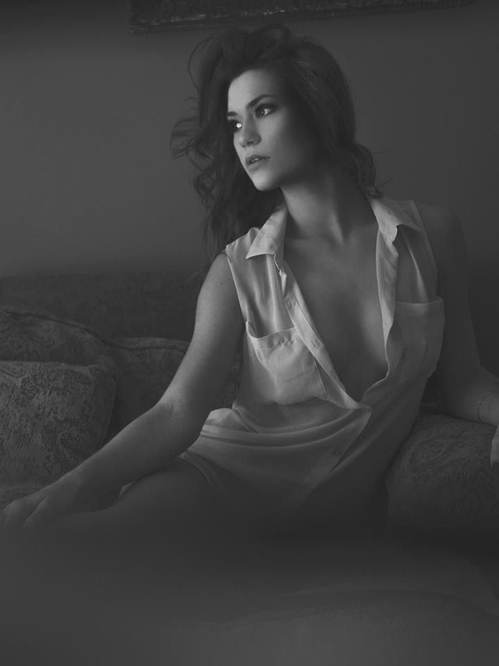 Female model photo shoot of Leslie Gray H