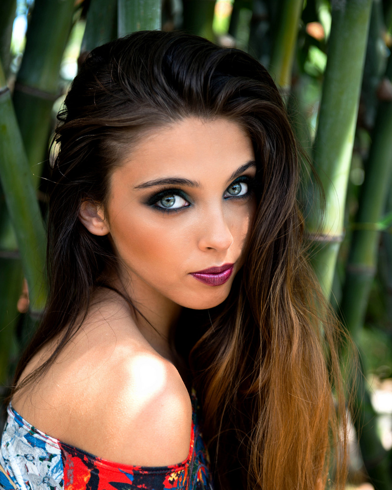 Female model photo shoot of Donia Idrissi