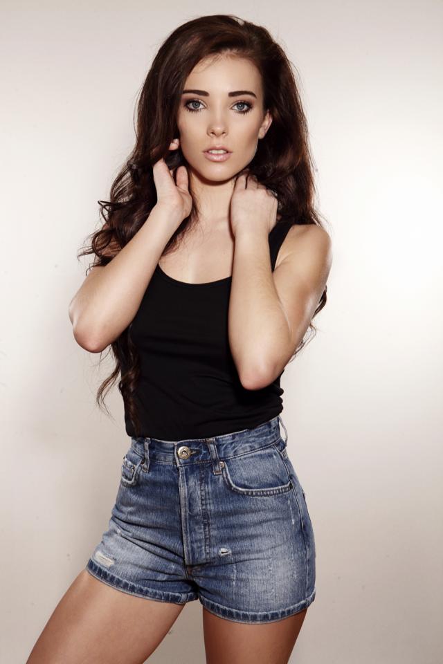 Female model photo shoot of Amber Laura-May