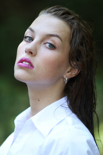 Female model photo shoot of Fabulish