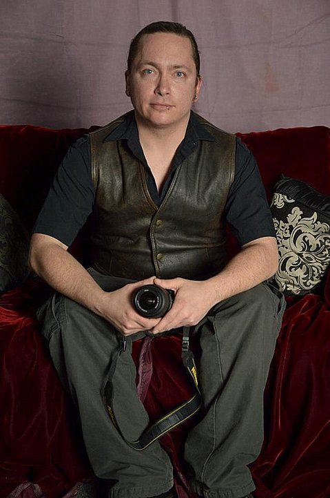 Male model photo shoot of Glenn Isenberg