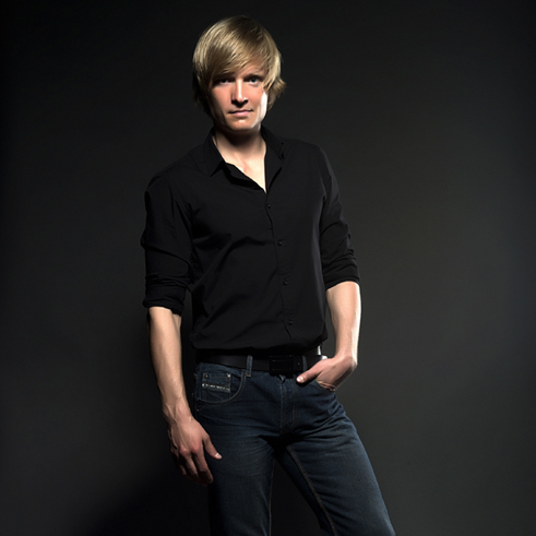 Male model photo shoot of Antti Hakala