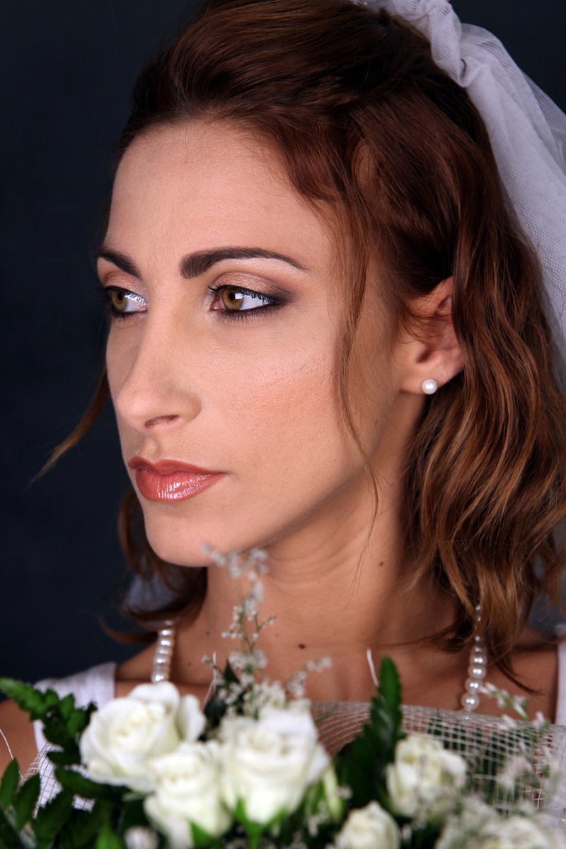 Female model photo shoot of Laura Aniballi Make up