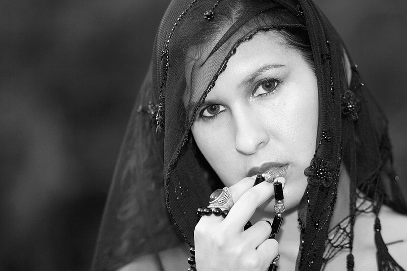 Female model photo shoot of La flor amarilla by click snap