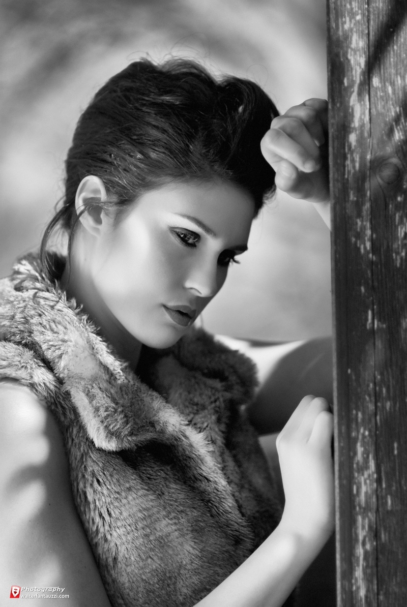 Female model photo shoot of Laura Aniballi Make up