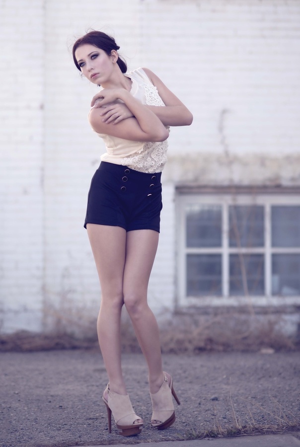Female model photo shoot of Alanna Pearson