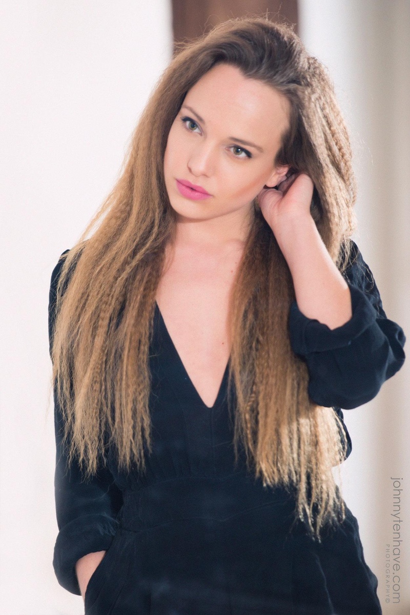 Female model photo shoot of Stephanie-naomi 
