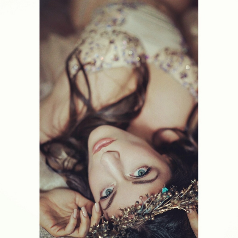 Female model photo shoot of Krystal Tee