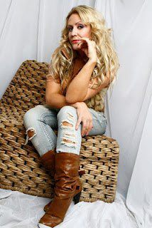 Female model photo shoot of Hayley Heidi Bray