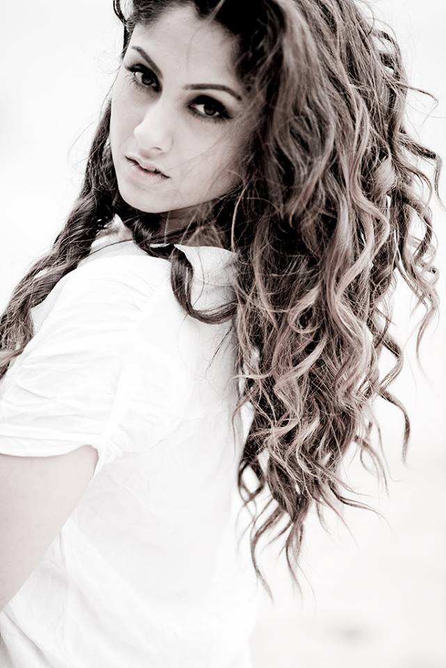 Female model photo shoot of Rey Sadhy