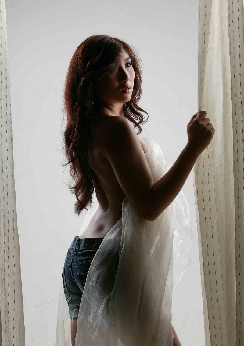 Female model photo shoot of Mai Dinh