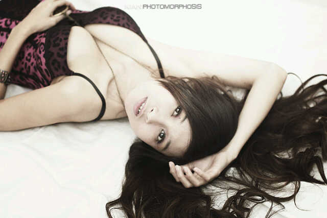 Female model photo shoot of Daesy Nasline Official in jakarta