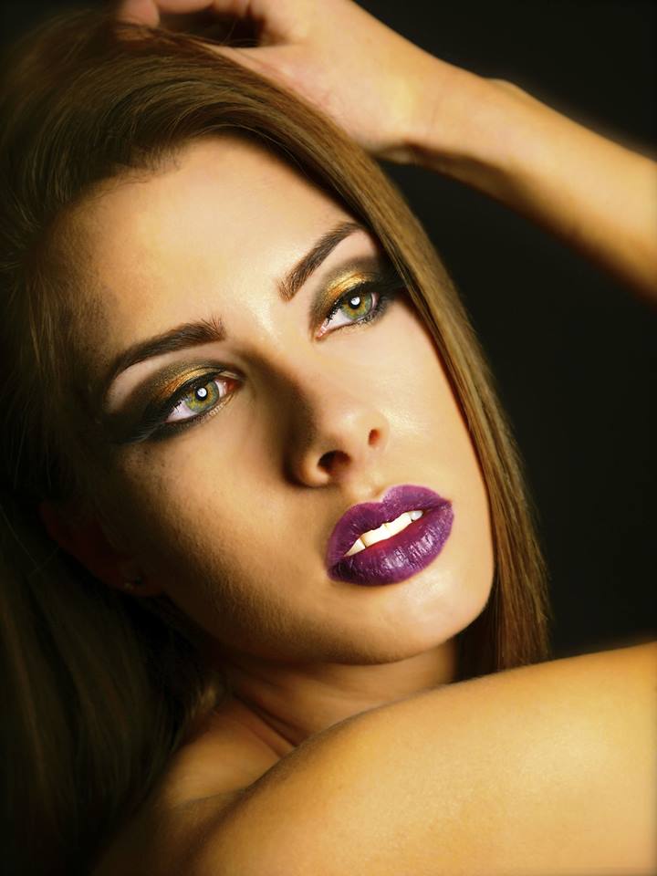 Female model photo shoot of Diana Lazic