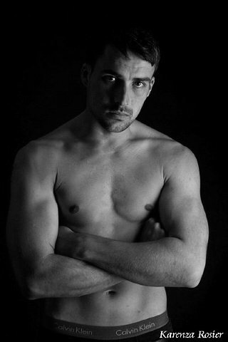 Male model photo shoot of Robin Lakeman 
