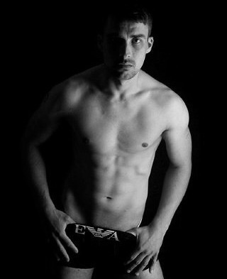 Male model photo shoot of Robin Lakeman 