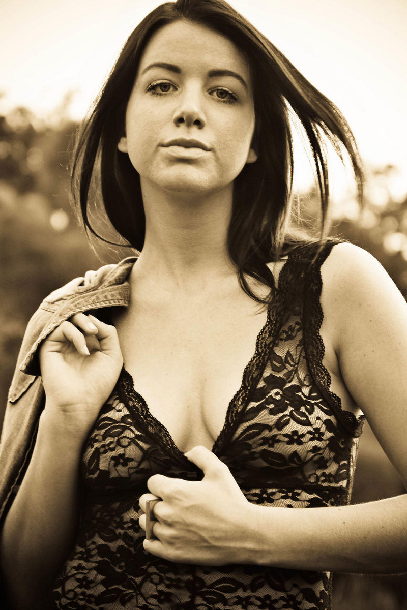 Female model photo shoot of Alexandrya Jones