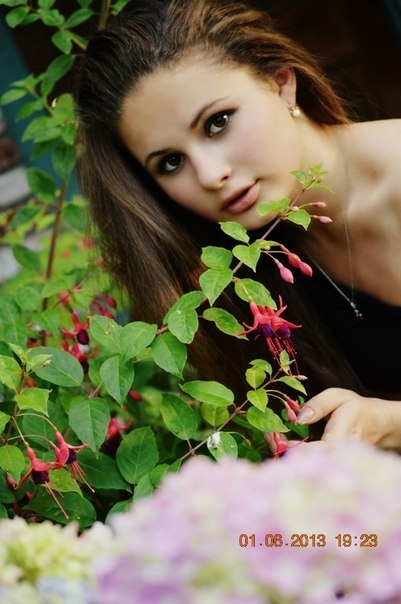 Female model photo shoot of Yulia KM 