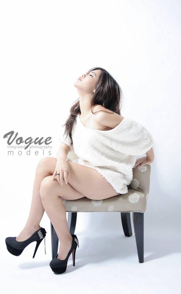 Female model photo shoot of Yschelle Lim 