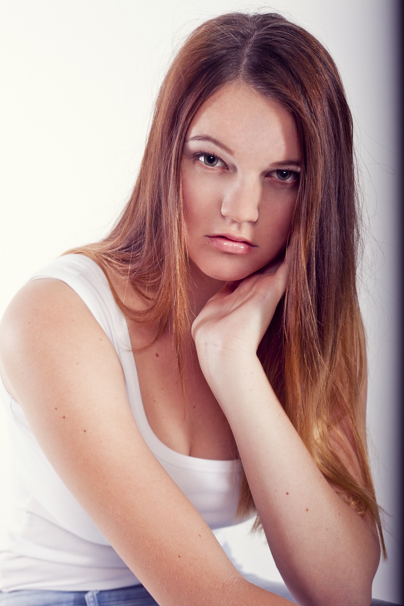 Female model photo shoot of Claudia Nicholls