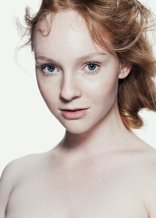 Female model photo shoot of Suus Harrison